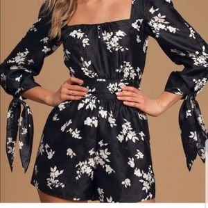 NEW Ali & Jay Madison Black Floral Long Sleeve Romper Size XS NWOT